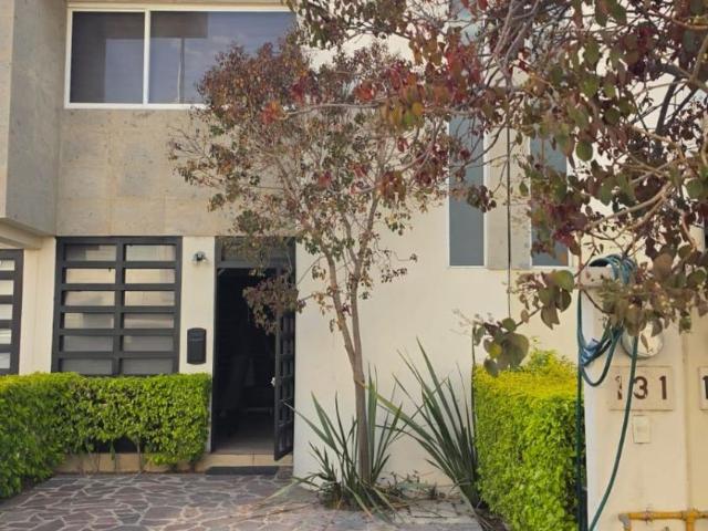Casa en renta Residencial Real Cayetana, Camino A Ibarrilla, Residencial Cayetana, 37207 León, Gto México