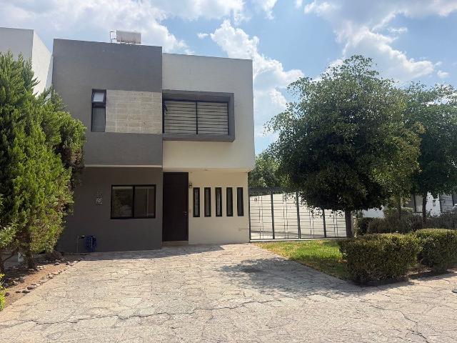 Casa en renta Santillana/Solares