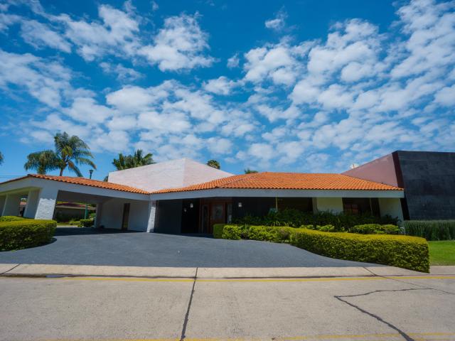 Casa en renta semi amueblada de 1 piso en Club de Golf Santa Anita, Tlajomulco