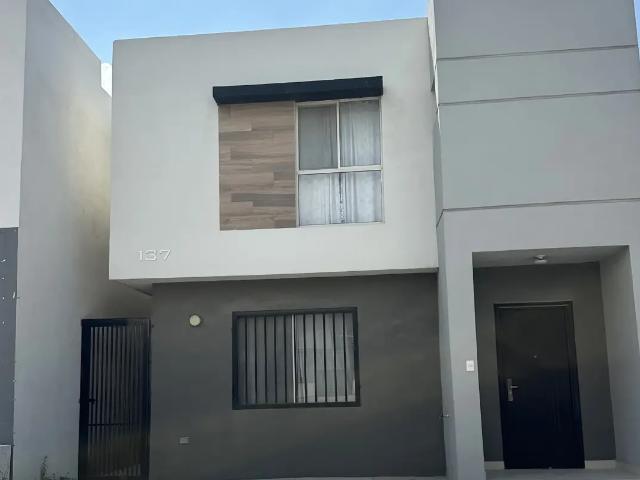 Casa en RENTA Semi Amueblada en Villas Castellana