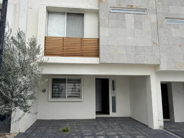 Casa en renta | 3 niveles | Terraza | Real del Carmen, Zapopan