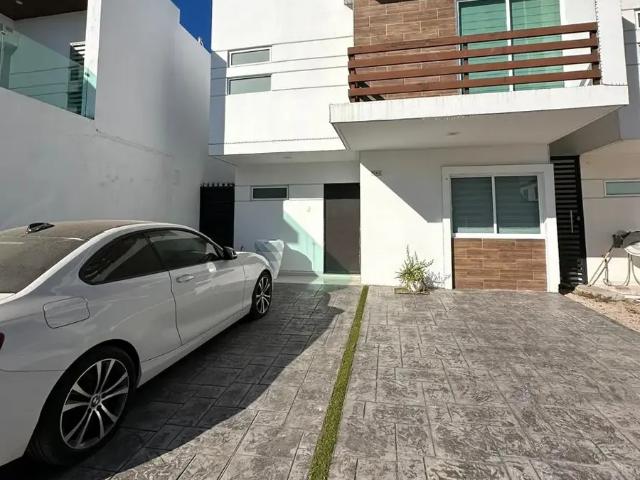 CASA EN RENTA SEMIAMUEBLADA EN PRIVADA KENTYA VALLE ALTO VERDE EN CULIACAN SINALOA