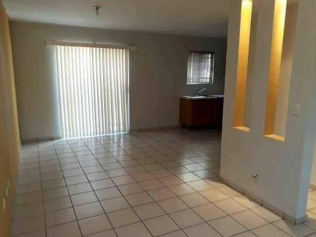 CASA EN RENTA SEMIEQUIPADA EN EL FRACC. PRIVADO PUERTA DE ÀNAHUAC, ESCOBEDO