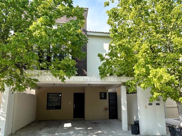 Casa en RENTA sin amueblar en Fracc. Altaria