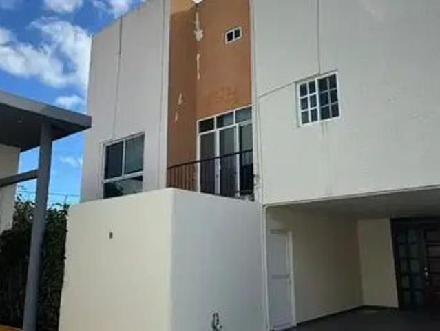 Casa En Renta | Sm 21 | 3 Niveles | Recámara En Planta Baja | Privada Con Alberca | Cancún
