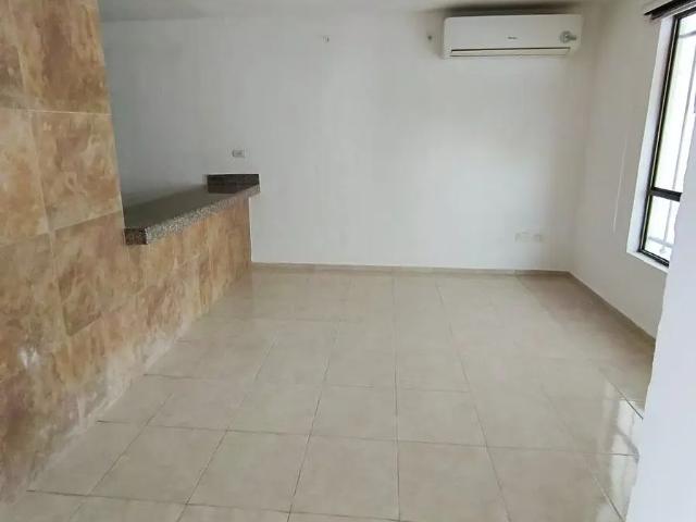 Casa en renta sobre Avenida en Las Américas