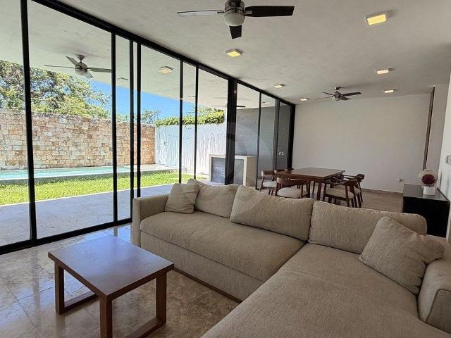 CASA EN RENTA TEMOZON CON PANELES SOLARES EN PRIVADA