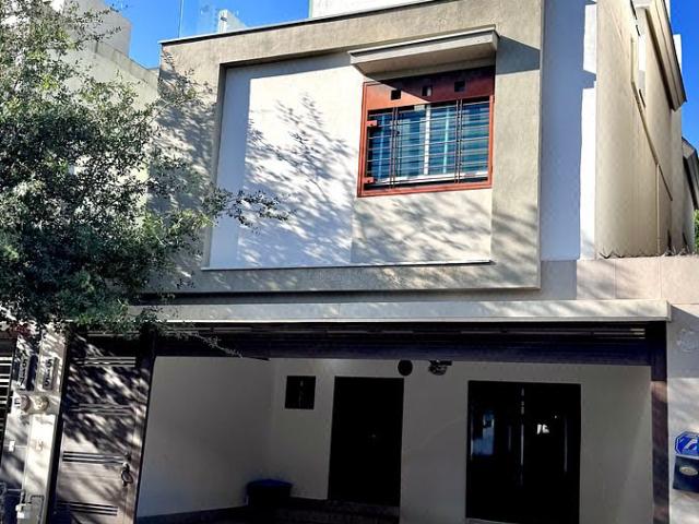 Casa en Renta Totalmente Amueblada en Puerta de Hierro Cumbres
