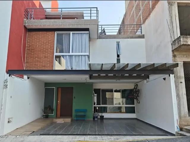 CASA EN RENTA TOTALMENTE AMUEBLADA Fracc. Morada del Quetzal