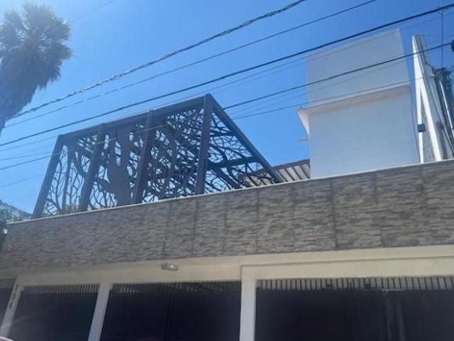 CASA EN RENTA TOTALMENTE AMUEBLADA Y EQUIPADA, CON JARDIN, ALBERCA, TERRAZAS Y AREA DE ASADOS!