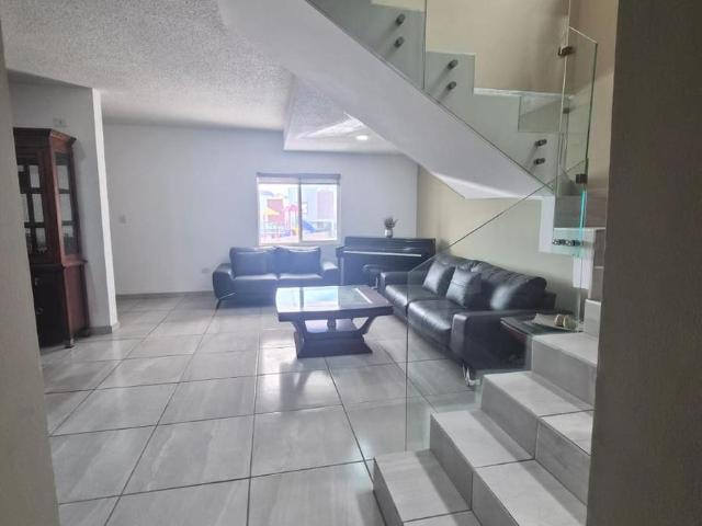CASA EN RENTA TOTALMENTE AMUEBLADA