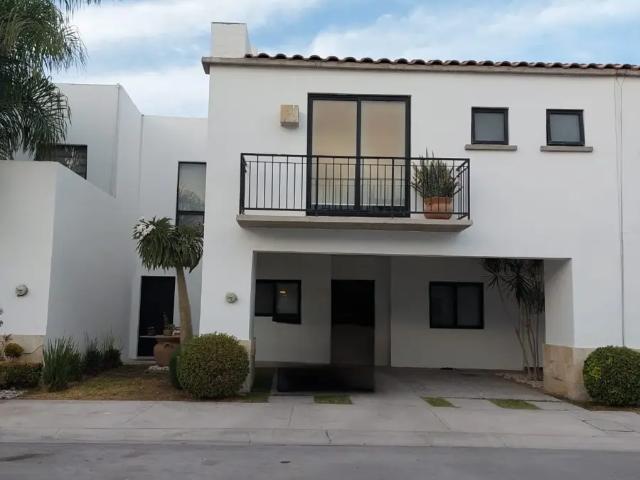 CASA EN RENTA TOTALMENTE EQUIPADA EN EL SECTOR VIÑEDOS, LISTA PARA HABITAR EN MARZO