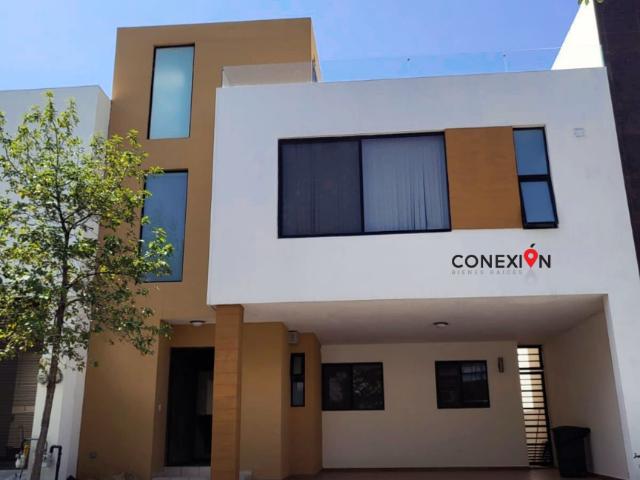 CASA EN RENTA TOTALMENTE EQUIPADA EN PRIVADA RESIDENCIAL AL SUR DE MONTERREY!