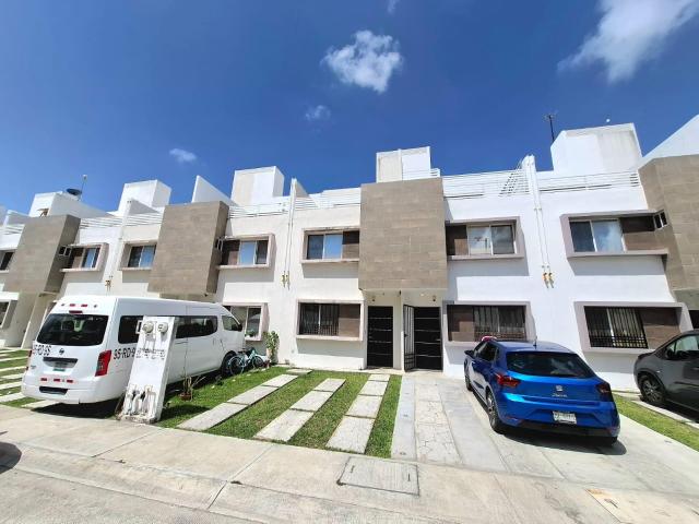 Casa en renta tres habitaciones en Frontemare Playa del Carmen