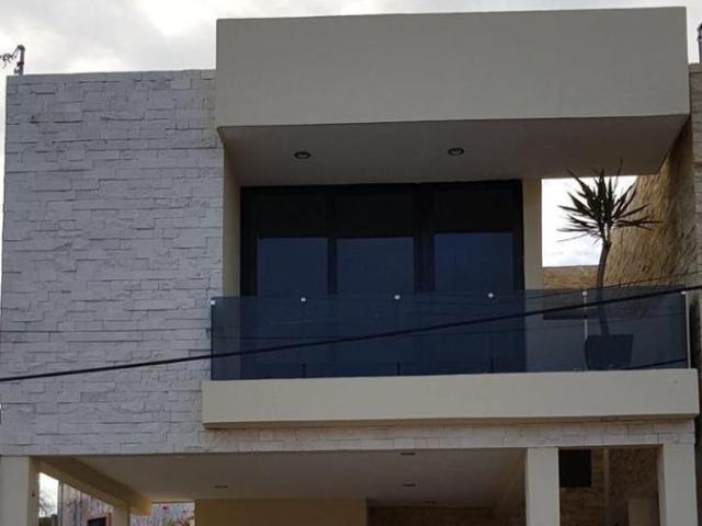 CASA EN RENTA Ubicada en CALLE HIDALGO #405 C COL. UNIDAD NACIONAL, CD. MADERO, TAM