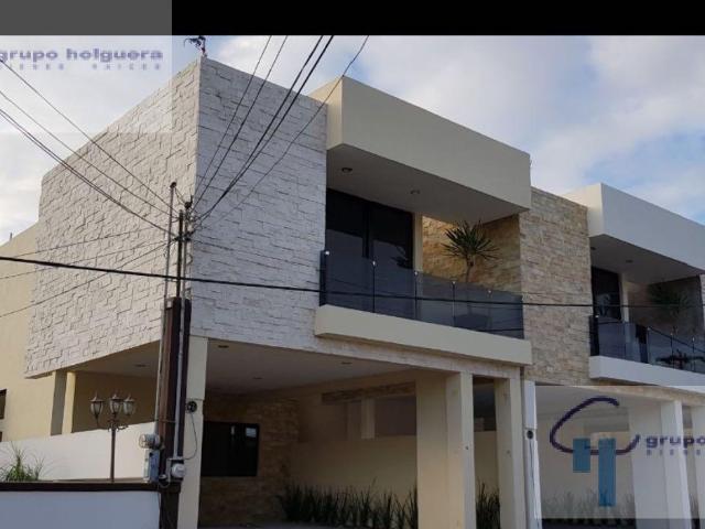 CASA EN RENTA Ubicada en CALLE HIDALGO #405 C COL. UNIDAD NACIONAL, CD. MADERO, TAM