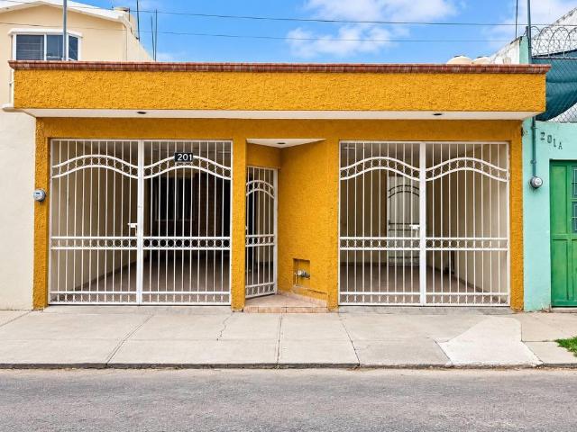 Casa en renta un piso tres recamaras