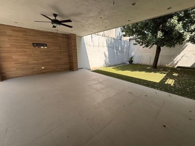 Casa en renta Universidad Kirei, Novena Avenida 505, Cumbres Primer Sector, Monterrey, Nuevo León, 64610, Mex