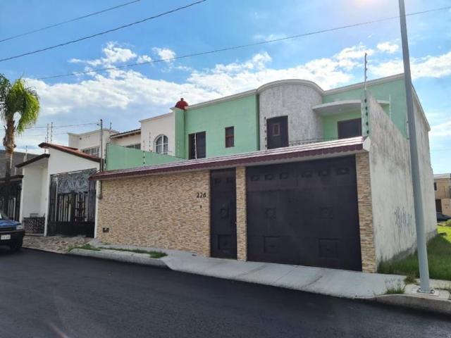 Casa en renta Universo 2000, Querétaro, Querétaro, México