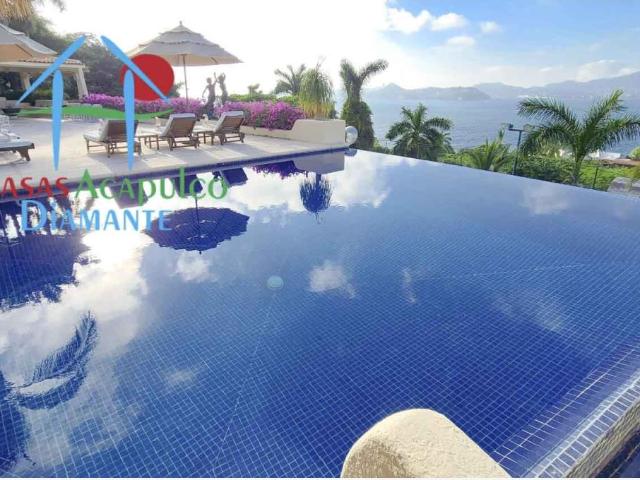 Casa en renta vacacional con alberca privada, vista al mar y cancha de tenis