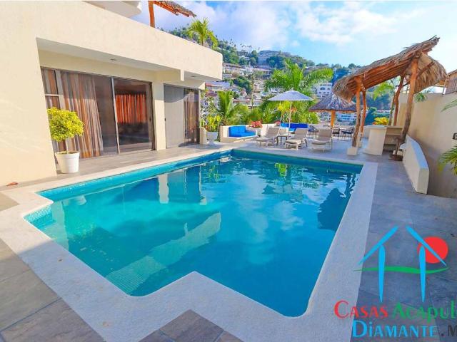 Casa en renta vacacional con alberca privada y vista a la bahía de Acapulco