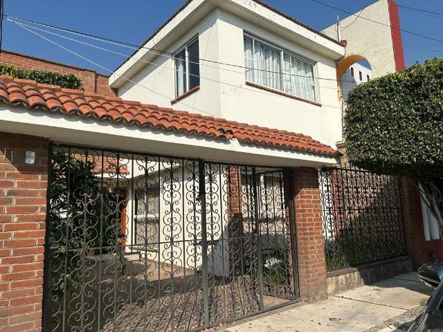 CASA EN RENTA VALLE DORADO