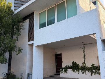 CASA EN RENTA VALLE PONIENTE