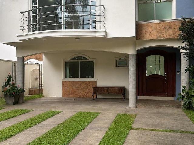 Casa en RENTA VALLE REAL