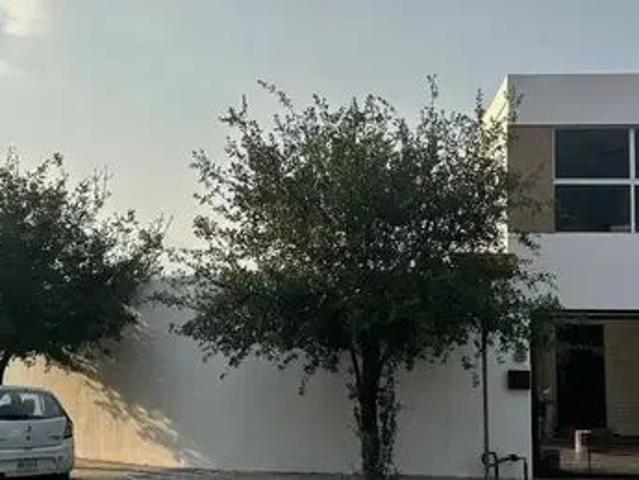 Casa En Renta/ Venta En Esquina Colonia Valle De Cumbres Mon