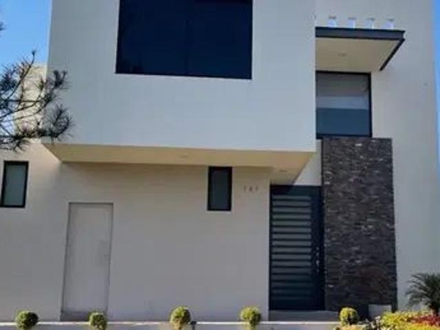 Casa En Renta/ Venta En La Campiña Del Bosque
