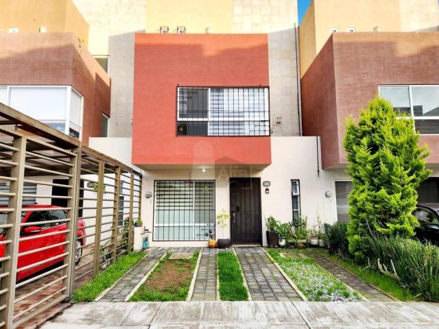 Casa en RENTA Villa Toscana, cerca del aeropuerto de Toluca con 3 recamaras DV 57C68