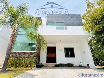 Casa en renta Villa Verona, Avenida Verona, San Juan De Ocotán, Zapopan, Jalisco, México