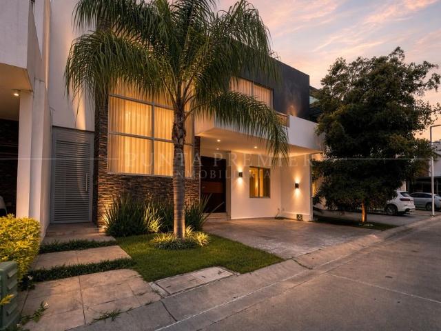 Casa en renta Villa Verona, Avenida Verona, San Juan De Ocotán, Zapopan, Jalisco, México