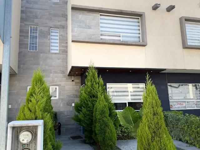 CASA EN RENTA VILLAS XALPA ll AMUEBLADA