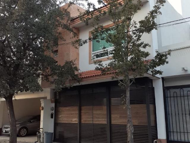 CASA EN RENTA VILLAS DE ANAHUAC 1er SECTOR