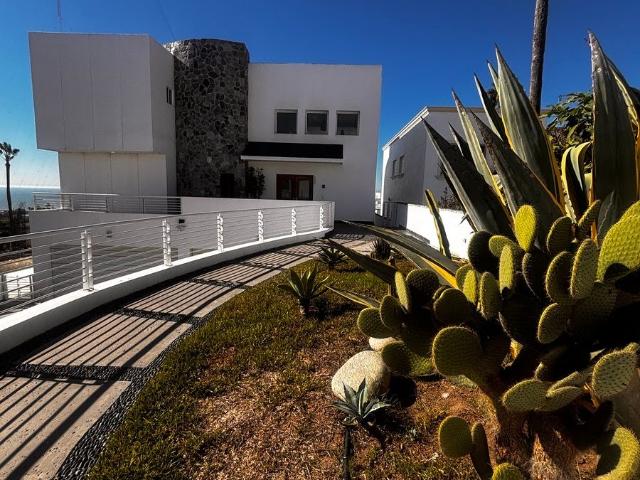 CASA EN RENTA Vista al mar | Jacuzzi | $3,000 USD/mes
