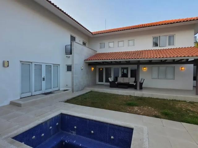 Casa en renta y venta en Campestre Celaya con alberca, Celaya, Guanajuato