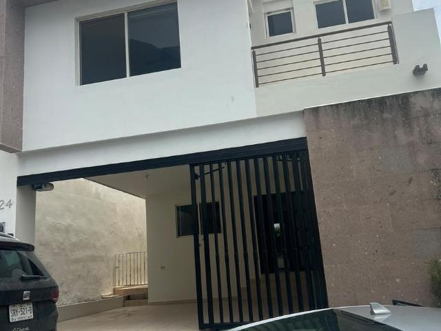 Casa en RENTA / Zoan Sur de Mty Col. Lomas del Vergel