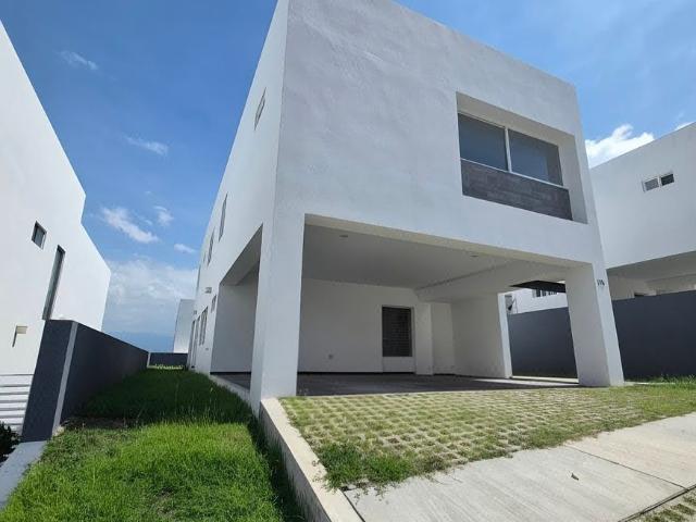 CASA EN RENTA ZONA PONIENTE SUR, EN RESIDENCIAL PRIVADO CON AMENIDADES