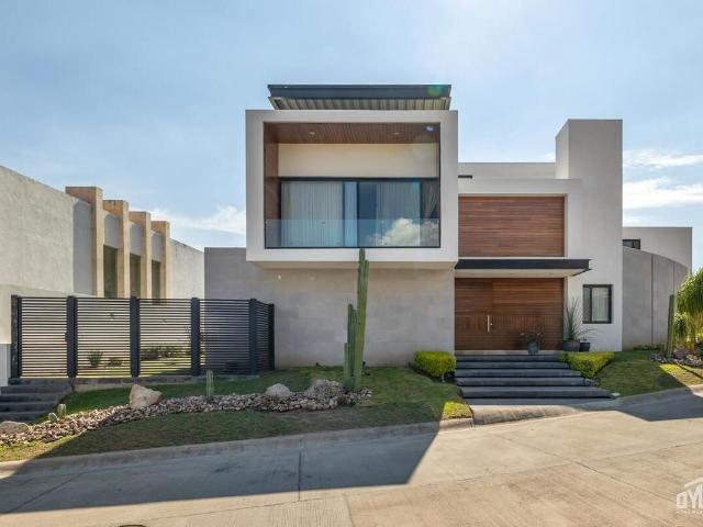 CASA EN RENTA