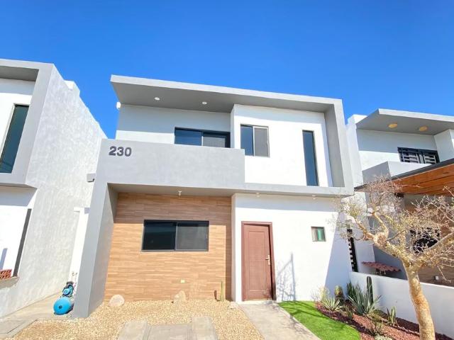 Casa en Renta, 1 recamara en planta baja, 2 en planta alta