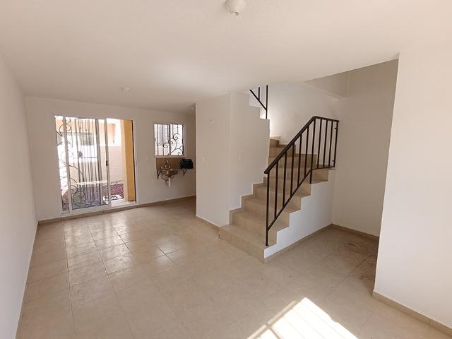 Casa en Renta 2 Niveles con Diseño Moderno y Comodidad Total