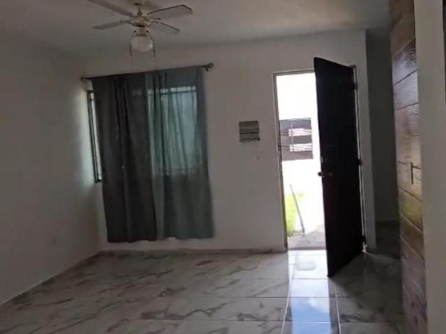 CASA EN RENTA 2 REC?MARAS, TERRAZA TECHADA, TERRENO EXCEDENTE, FRACC. LOS HEROES, M?RIDA