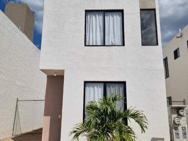 CASA EN RENTA 2 RECAMARAS AMUEBLADA CON AMENDADES ALBERCA EN PRIVADA ZONA ORIE