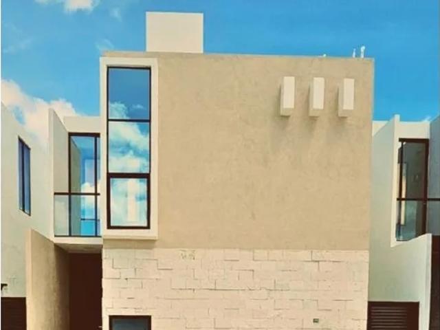 CASA EN RENTA 2 RECAMARAS, COMO NUEVA, PRIVADA NATIVA CONKAL MERIDA NORTE IRC 1780