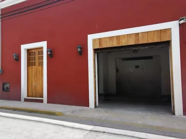CASA EN RENTA 2 RECAMARAS CON ALBERCA CENTRO HISTORICO MERIDA FRC 1043
