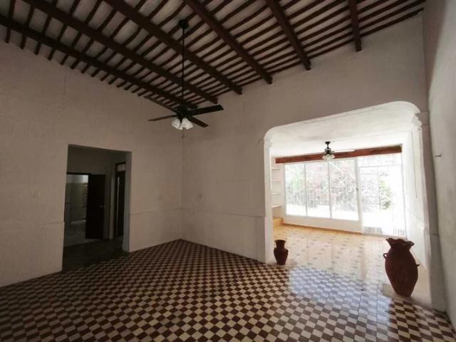 CASA EN RENTA 2 RECAMARAS ESTILO COLONIAL MERIDA SANTIAGO ARC 1770
