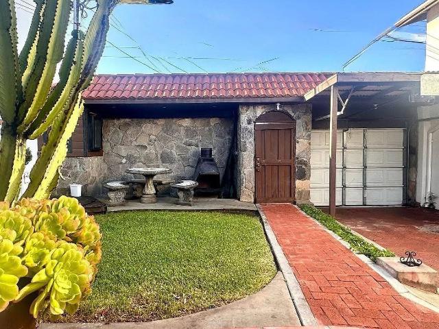 CASA EN RENTA