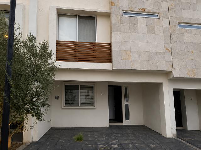 Casa en renta | 3 niveles | Terraza | Real del Carmen, Zapopan