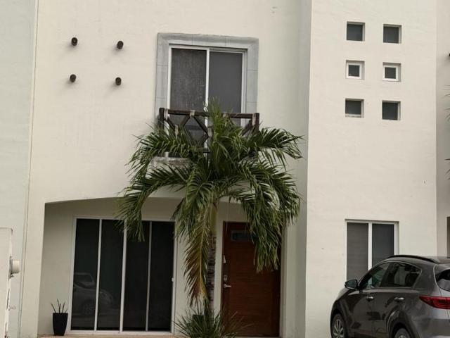 Casa en Renta, 3 Recamaras, AMUEBLADA, en Avenida las Torres, Canc?n Sur